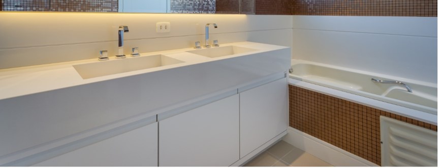 Bathroom clad in light stone